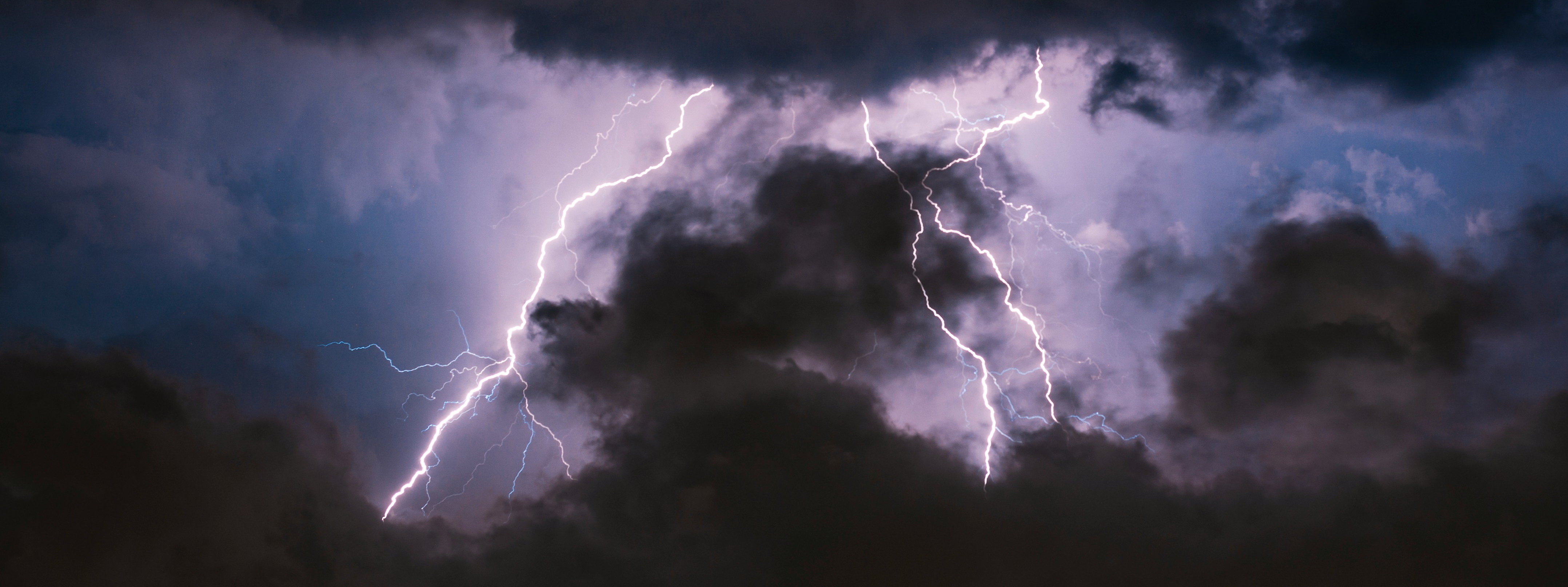 Multi-source observations improve thunderstorm gust identification